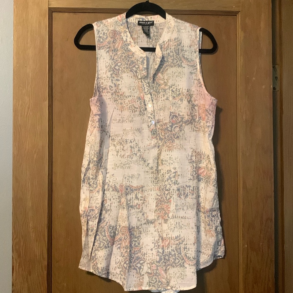 Lightweight tunic top size L
